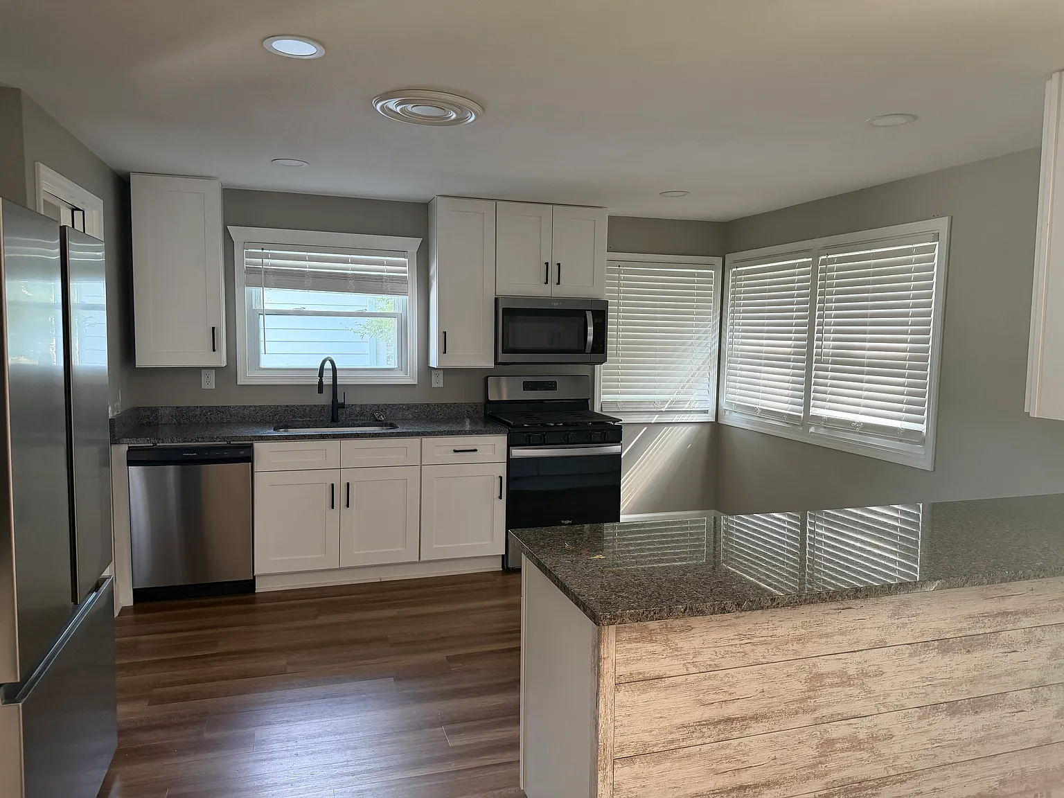 3 bed, 1400 sqft, $1,800 — Photo 4