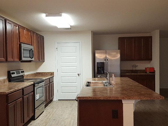 3rd image of 16 Whisperwood Ln