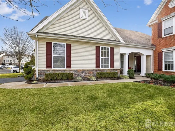 1 Barbour Ct, Old Bridge, NJ 08857