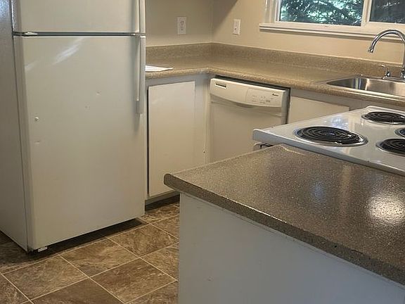 3rd image of 2998 NE 18th Ct APT I