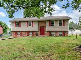 2013 Swarthmore Ln, Maryville, TN 37804