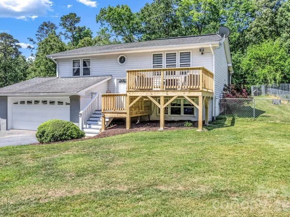 13 Spring Lake Dr, Fletcher, NC 28732