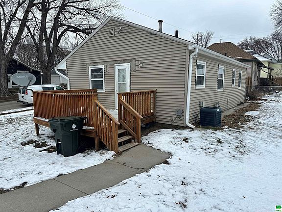 3rd image of 3200 Macomb Ave