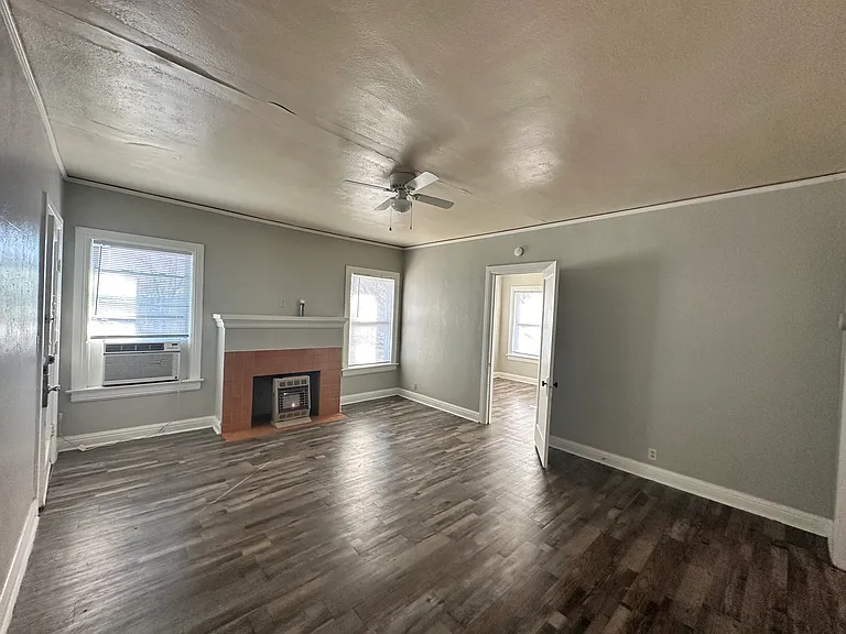 216 W Oak Ave #4 — Photo 4