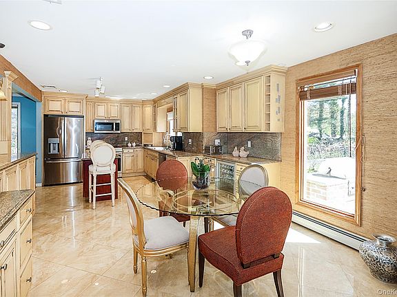 3rd image of 395 Ridgefield Road