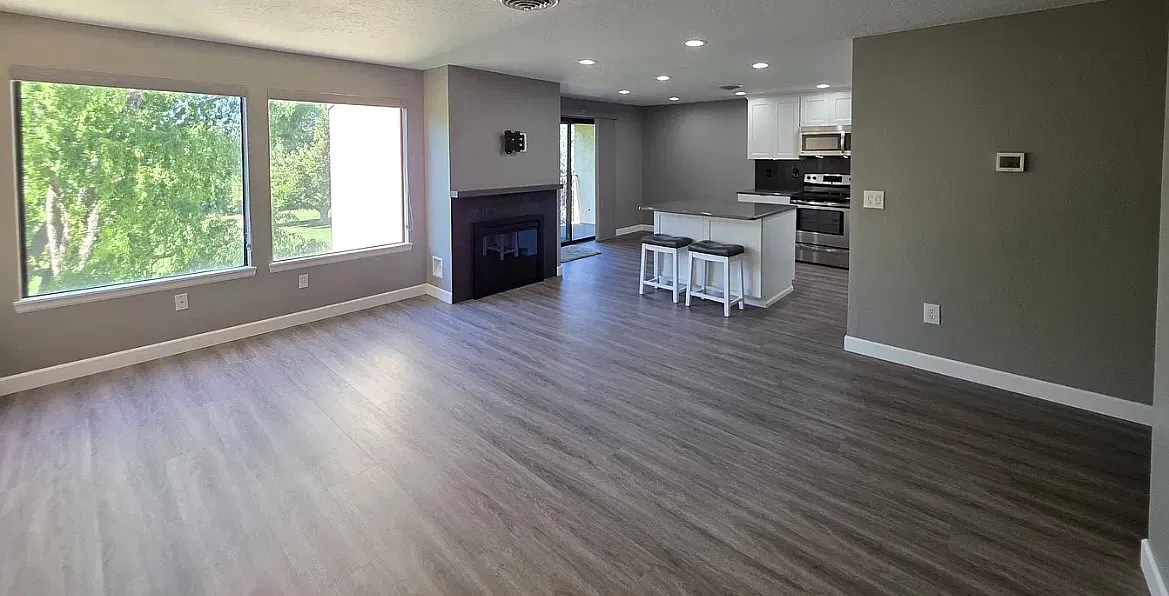 3 bed, 1289 sqft, $1,995 — Photo 2
