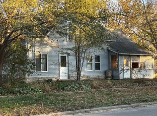 406 Russell St, Oakville, IA 52646