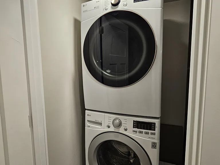 7464 S 2300 E — Photo 14