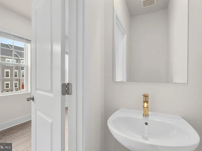 1826 Parham Way — Photo 18