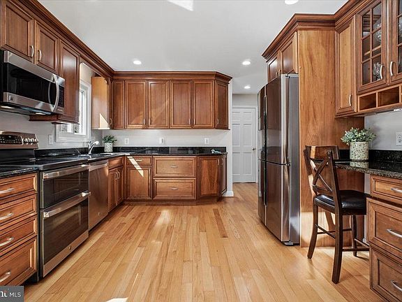 4th image of 3268 Fox Mill Rd