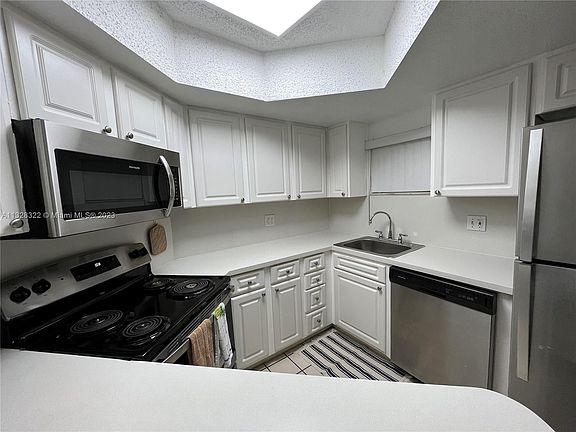 3rd image of 8245 Lake Dr APT 202
