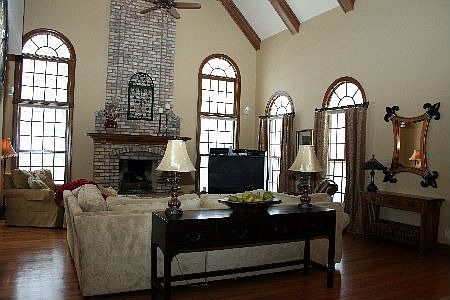 Huge Volume Famiily Room