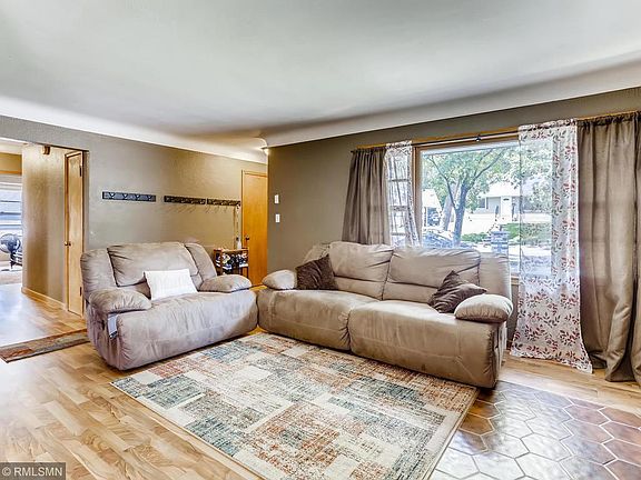 5th image of 2256 Fremont Ave