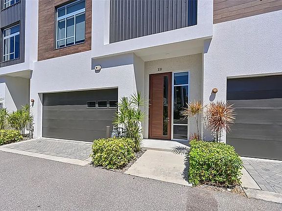 4th image of 221 Cosmopolitan Ct #221