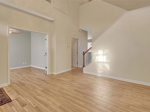 4th image of 204 WOODHOUSE LANE