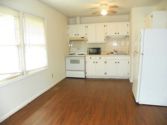 3rd image of 119 Jefferson Ct