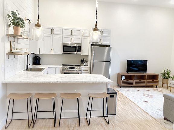 2nd image of 42250 Wilson Memorial Dr #3