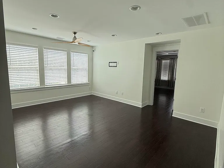 2405 Woodward Ave — Photo 8