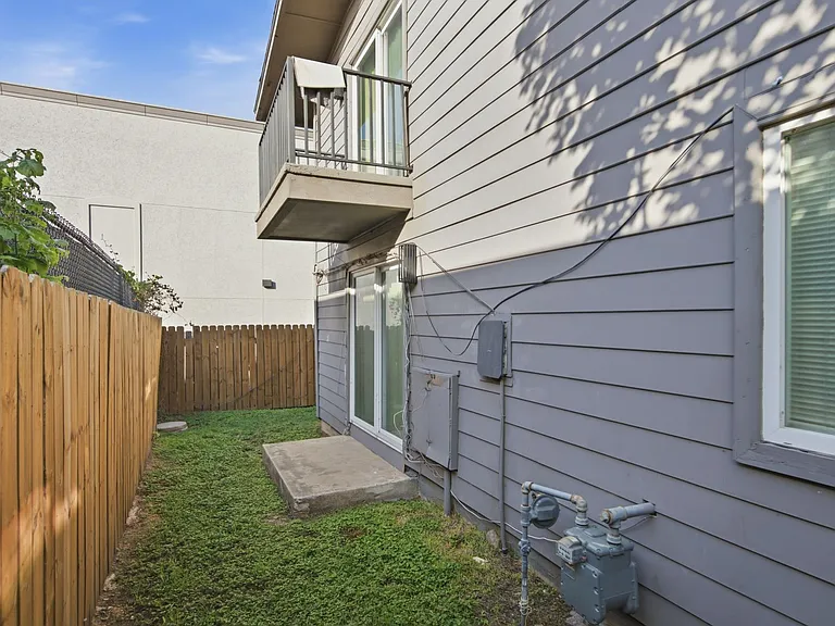 2703 Windswept Cv — Photo 16