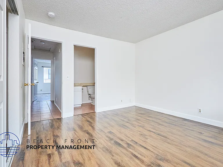 744 Rose Ave. — Photo 10