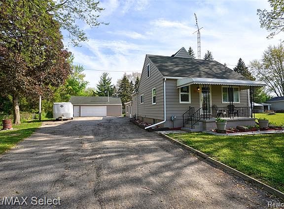 3rd image of 2402 E Bergin Ave