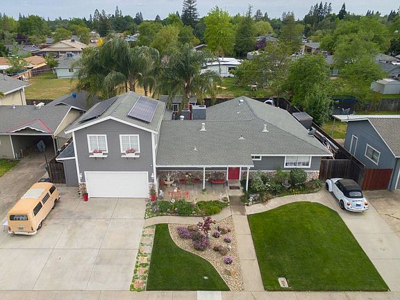 3rd image of 9442 Lake Natoma Dr