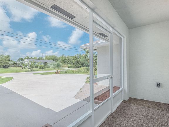 5th image of 2938 SE E Blackwell Drive