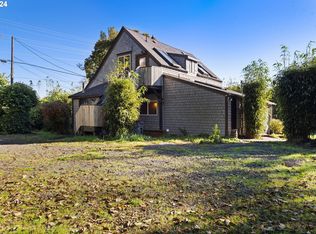 858 E Harbor Dr, Warrenton, OR 97146