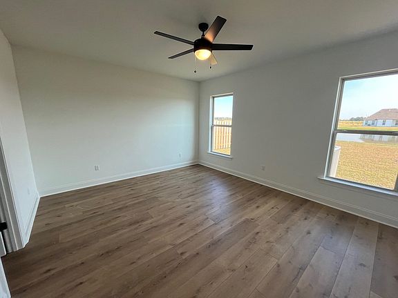 4th image of 140 Spring Grove Loop