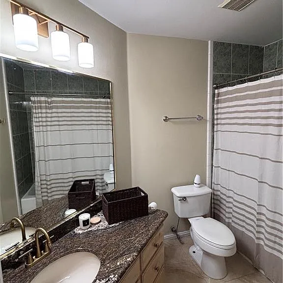 3618 N 34th Ln — Photo 2