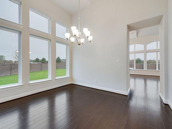 4th image of 407 Matador Dr