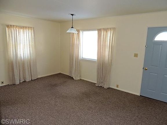5th image of 708 Mary St