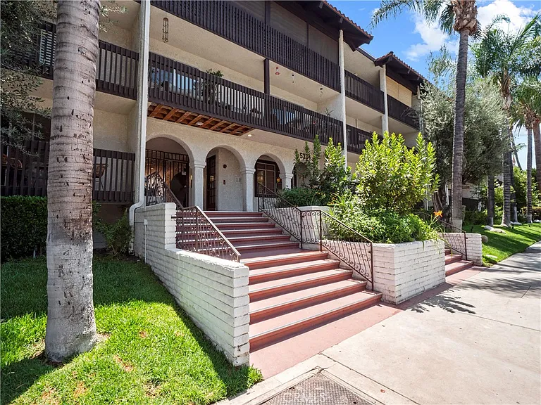 5334 Lindley Ave #319 — Photo 48