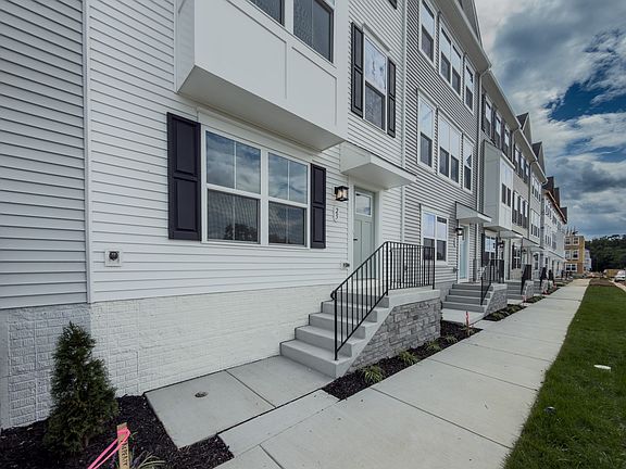 3rd image of 25 Oasis Ave