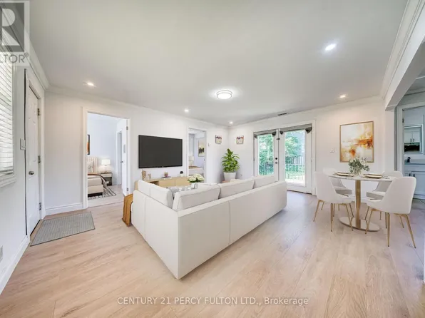 242 Simcoe Ave, Georgina, ON L4P 2H8