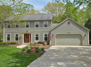 W222N2678 Stonewood Ln, Waukesha, WI 53186