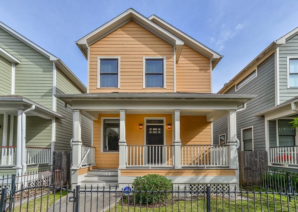 1st image of 1021 W 15th 1/2 St