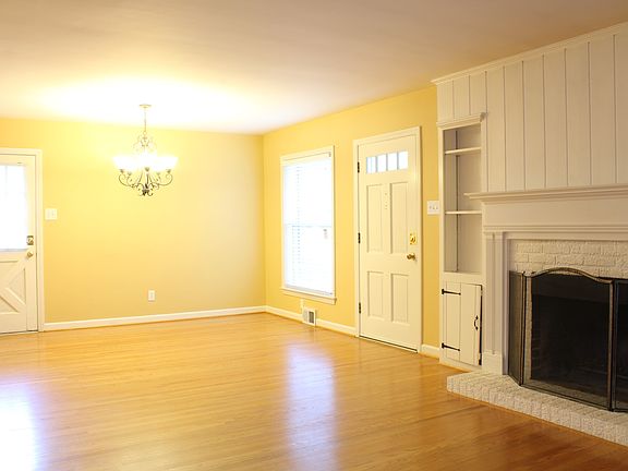 4th image of 11 Hallsdale Dr