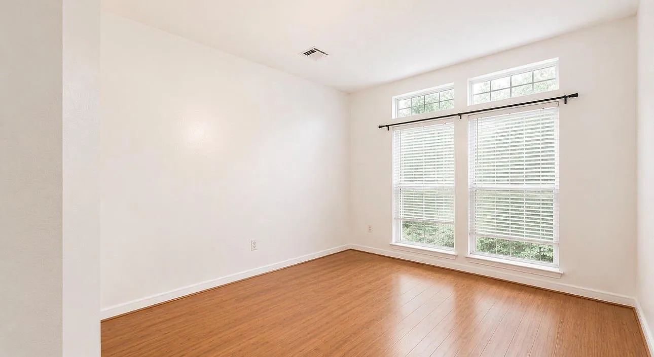 4 bed, 2.5 bath, 2790 sqft, $2,750 — Photo 4