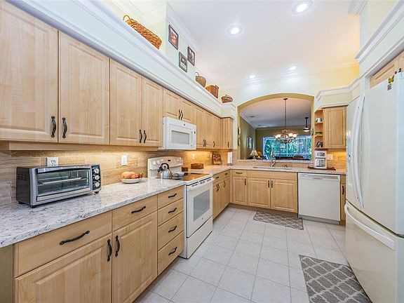 3rd image of 4015 Silk Oak Ln