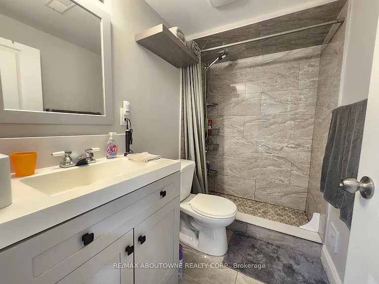 281 E 34th St #BASEMENT — Photo 16