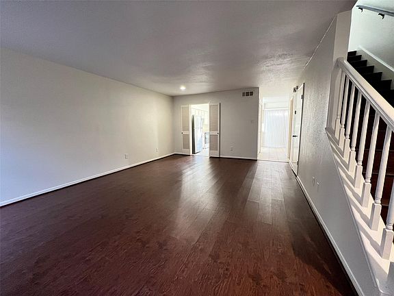 4th image of 9901 Sharpcrest St APT L10