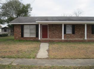 207 S Baker St, Glennville, GA 30427