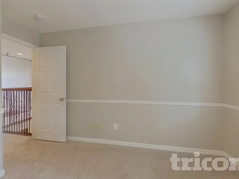 16240 Quarry Hill Dr — Photo 12