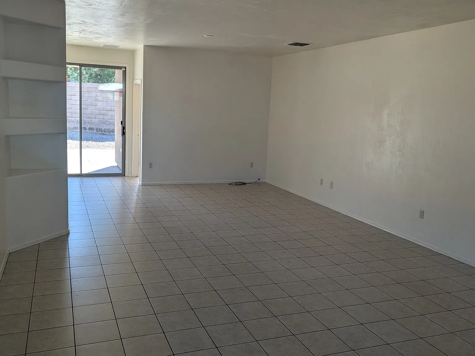 4 bed, 1600 sqft, $2,000 — Photo 2