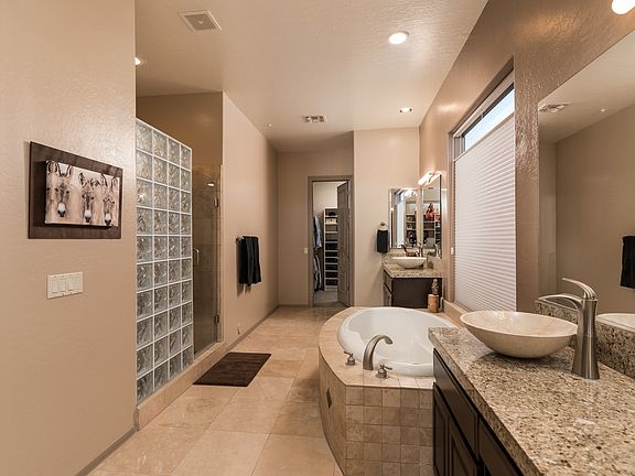 Master Bath.His/Her Closet.