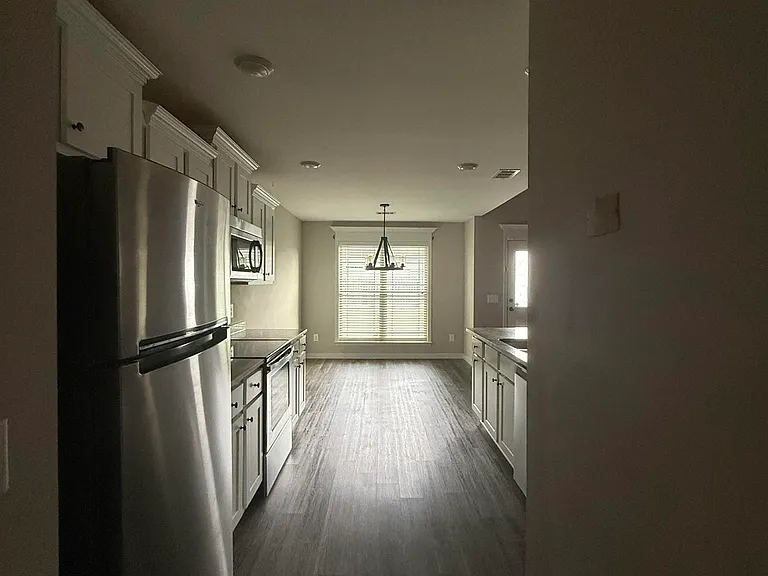 100 Weston Cv — Photo 18