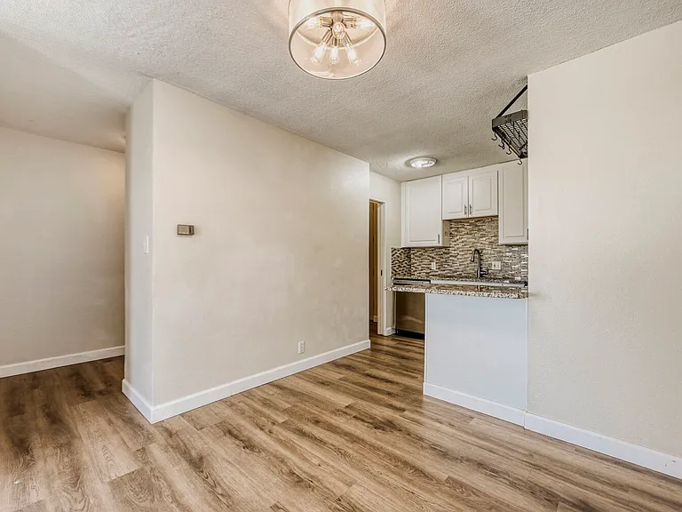 2500 S York St — Photo 3