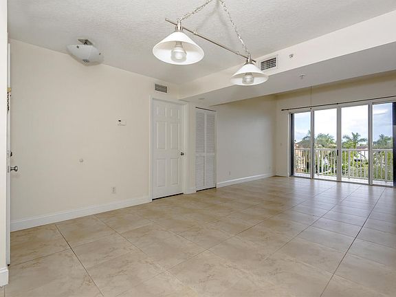 2nd image of 609 E Sheridan St APT 403