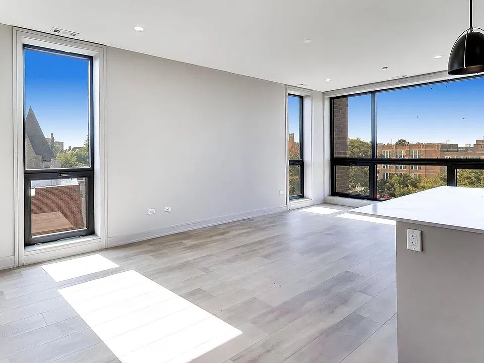 3645 S Michigan Ave #1S